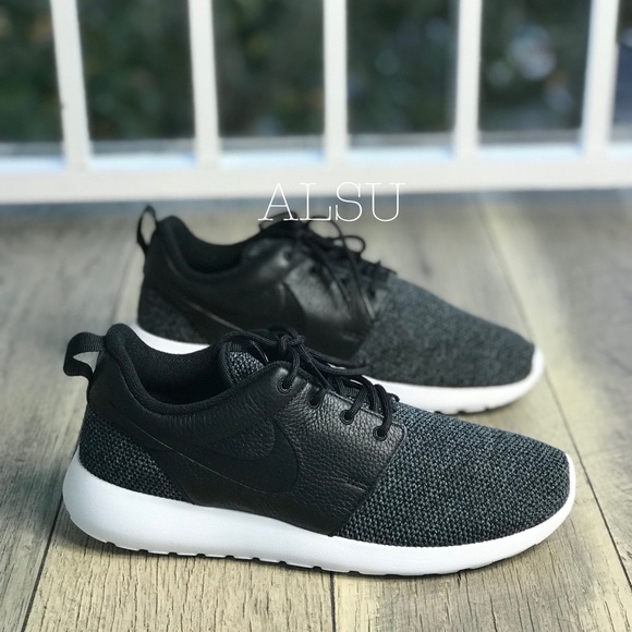 NWT Nike Roshe One Knit Black WMNS - Picture 6 of 8